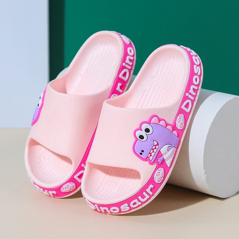 Chinelo Infantil Anti-Derrapante Crocks Dino + Brinde - Site Oficial De Vendas Chinelo Infantil Anti-Derrapante Crocks Dino 001 Pandariaimports Rosa 22-23 / 2 á 3 anos / 15cm 